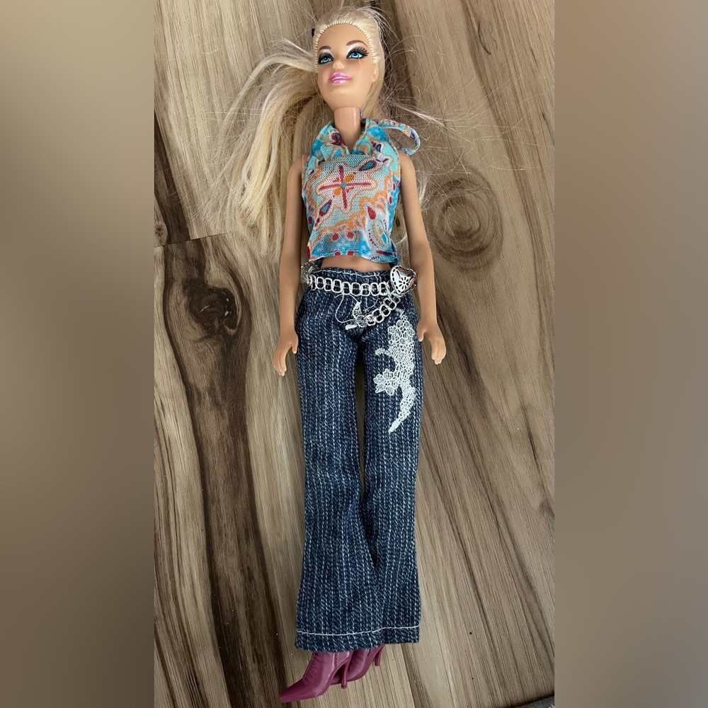 Barbie Fashion Doll Muse 2010 Articulated  Legs